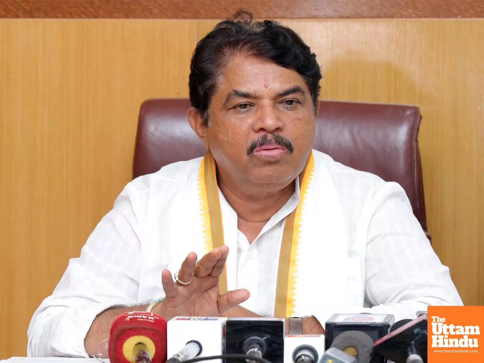 Intervention in stampede case imperative: Ktaka LoP tells NHRC Intervention in stampede case imperative: Ktaka LoP tells NHRC