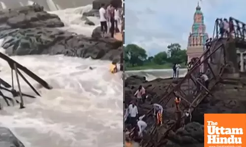 Bridge Collapse Causes Major Accident on Indrayani river in Pune; 30 tourists swept away, 6 dead