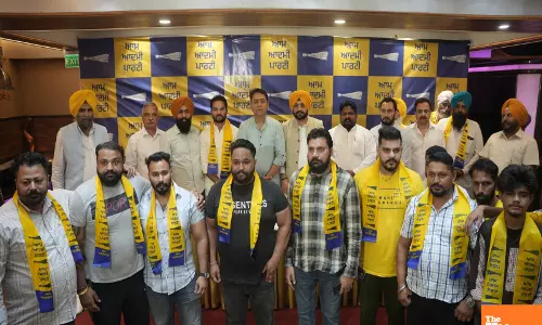 Congress Faces Setback on the Last Day of Ludhiana West By-election Campaign! Several Leaders, Including Youth District President, Join AAP