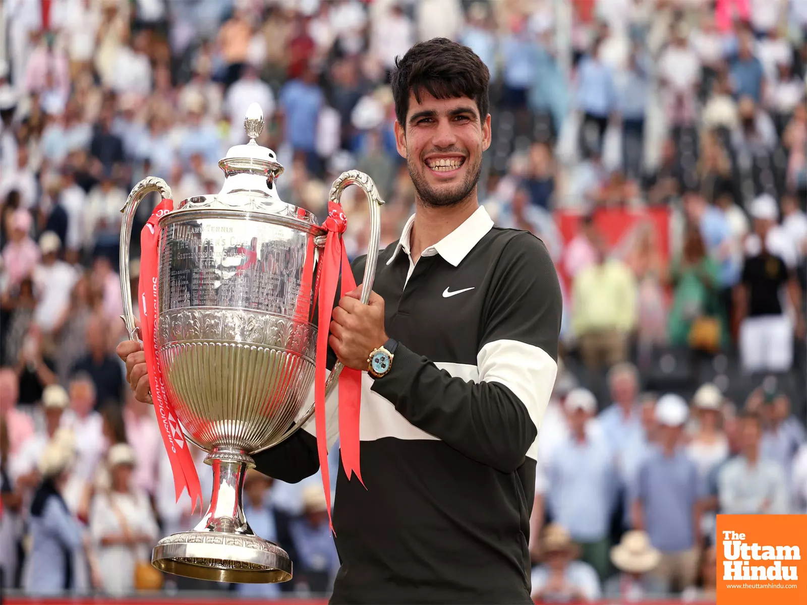 Carlos Alcaraz clinches second Queen’s Club title in thrilling final Carlos Alcaraz clinches second Queen’s Club title in thrilling final