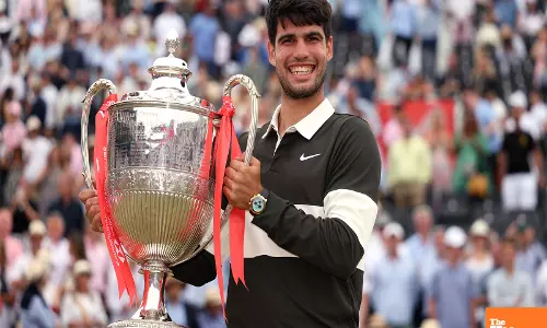 Carlos Alcaraz clinches second Queen’s Club title in thrilling final