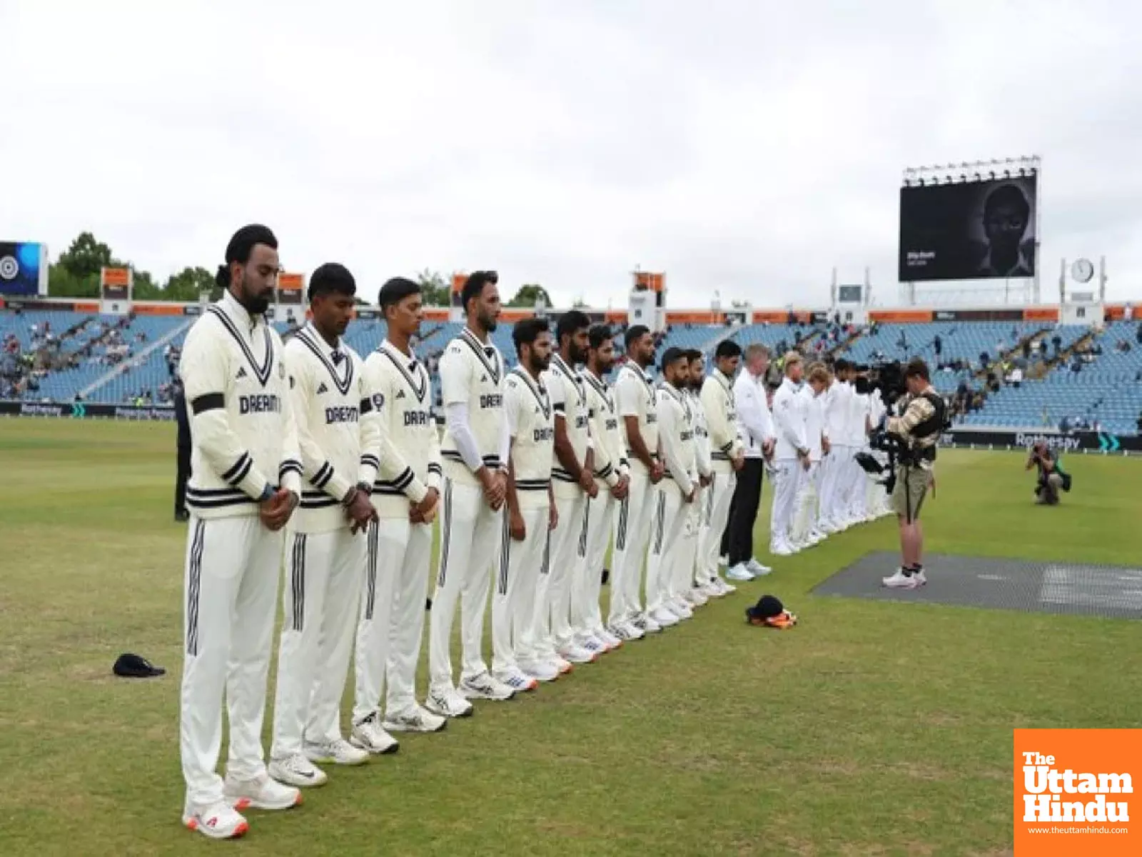 1st Test: Players wear black armbands to pay tribute to late Dilip Doshi