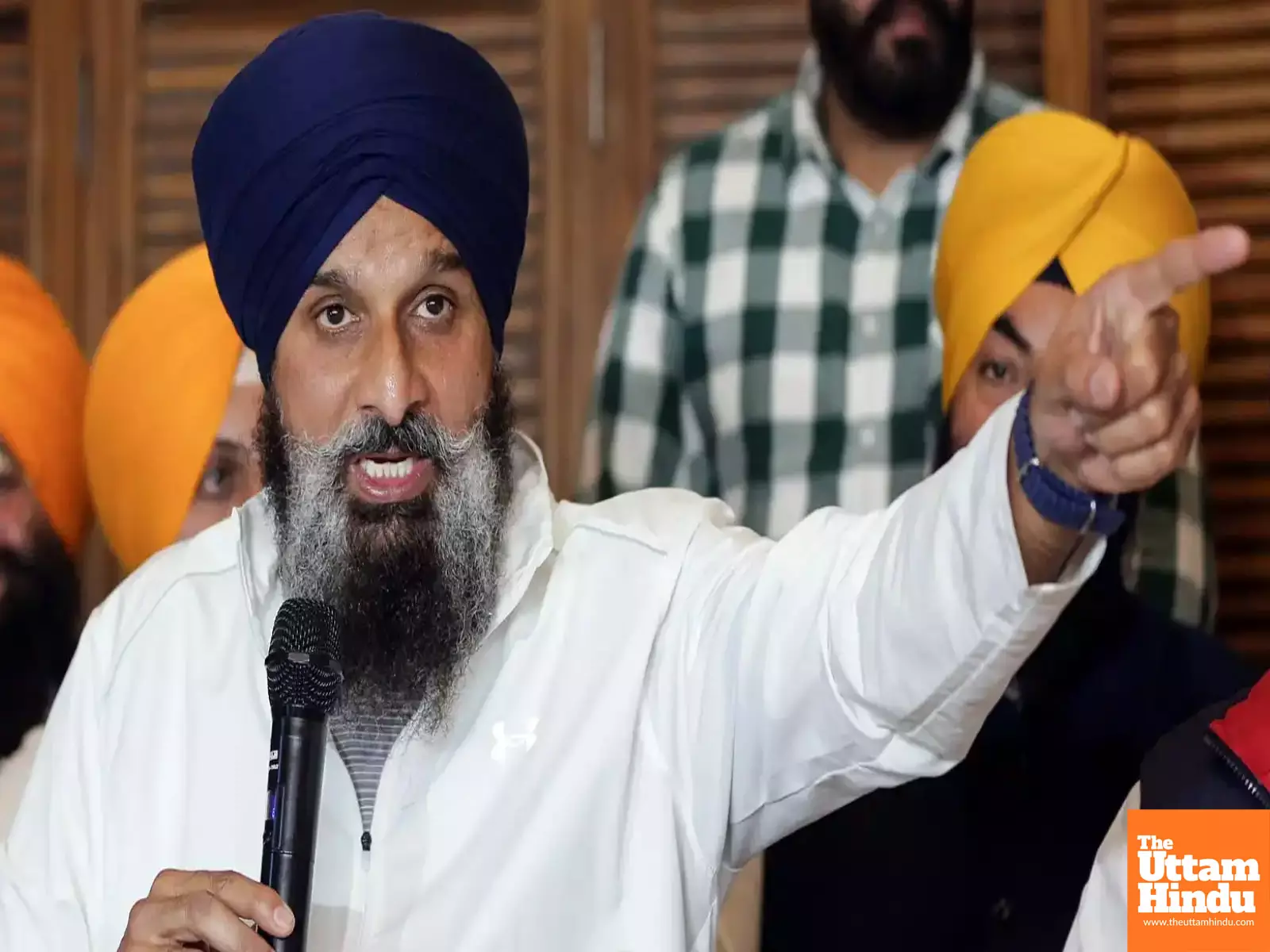 Senior Akali leader Bikram Majithia Arrested by Vigilance Bureau; 29 Mobile Phones, 4 Laptops and Other Documents Seized Senior Akali leader Bikram Majithia Arrested by Vigilance Bureau; 29 Mobile Phones, 4 Laptops and Other Documents Seized