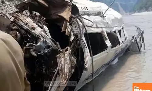 Tempo Traveler Falls into Alaknanda River — 1 Dead, Dozens Missing