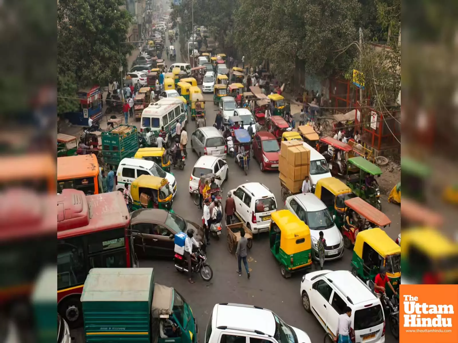 Delhi Bans Fuel for Old Vehicles from Today, New Traffic Rules in Force Delhi Bans Fuel for Old Vehicles from Today, New Traffic Rules in Force