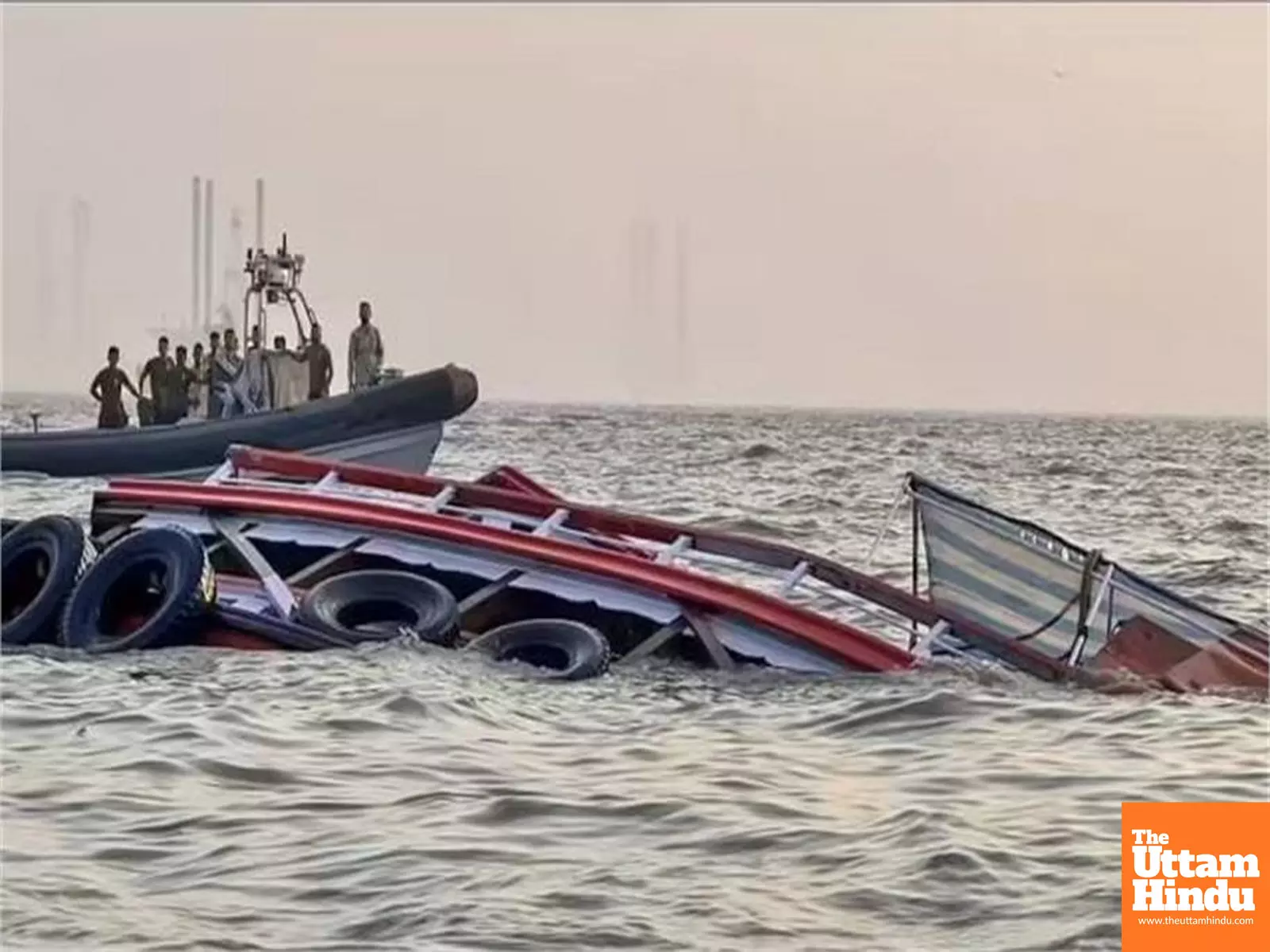 Ocean Tragedy: Oil Extraction Vessel Capsizes off Ras Ghareb, 4 Crew Members Dead Ocean Tragedy: Oil Extraction Vessel Capsizes off Ras Ghareb, 4 Crew Members Dead