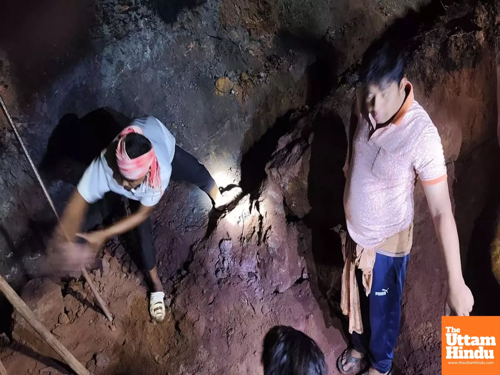 Odisha Landslide Tragedy: 3 Killed Near Manganese Mine, Bodies Recovered After 6 Hours Odisha Landslide Tragedy: 3 Killed Near Manganese Mine, Bodies Recovered After 6 Hours