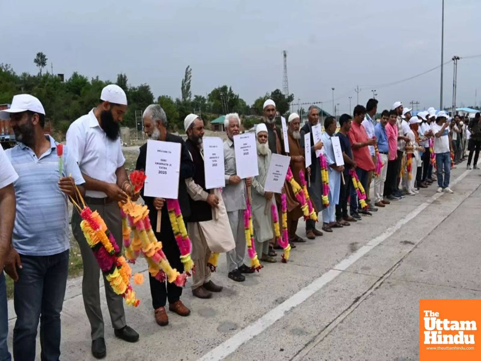 Locals receive first batch of Amarnath Yatra pilgrims with warmth in Kashmir Locals receive first batch of Amarnath Yatra pilgrims with warmth in Kashmir