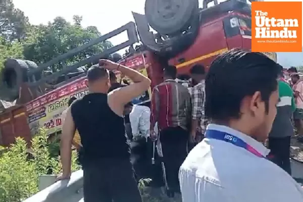 Over a dozen Kanwariyas injured, 3 feared dead as truck overturns in Uttarakhand’s Tehri Over a dozen Kanwariyas injured, 3 feared dead as truck overturns in Uttarakhand’s Tehri