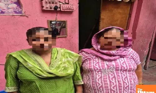 Delhi Shock: Female Robbers Caught Looting Young Man in Broad Daylight