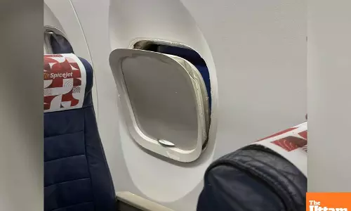 SpiceJet Scare Mid-Air: Window Frame Falls Off During Flight, Safety Assured by Airline