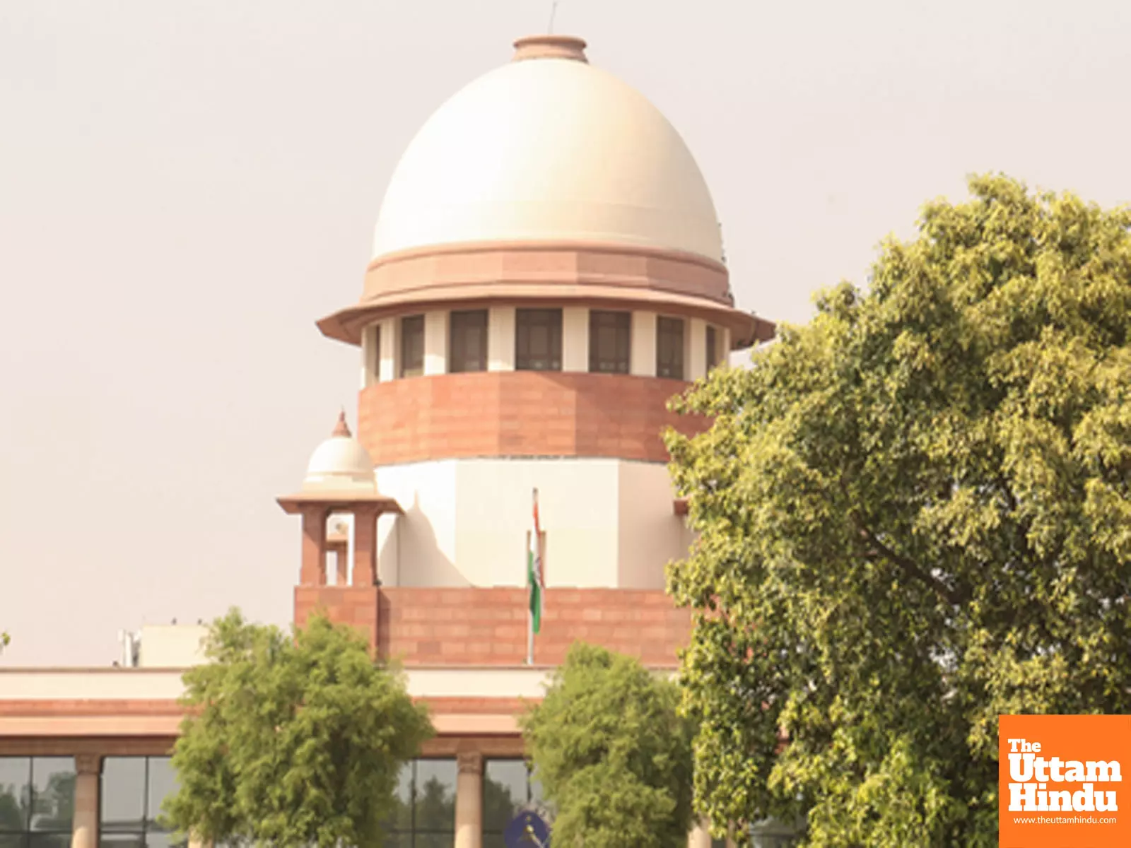 Alleged Bribe of ₹2.05 Crore: Supreme Court Refuses to Intervene in HDFC Bank CEOs Case Alleged Bribe of ₹2.05 Crore: Supreme Court Refuses to Intervene in HDFC Bank CEOs Case