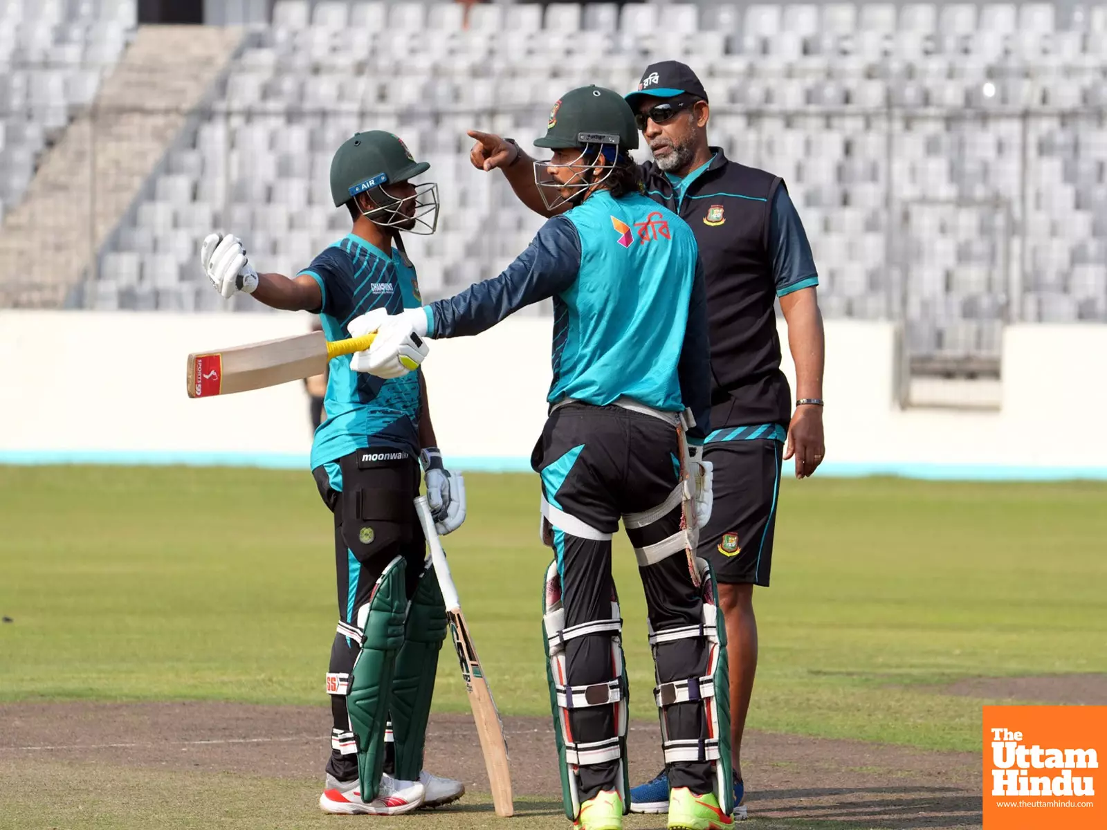 Phil Simmons leaves Sri Lanka tour for scheduled medical visit in London: Report Phil Simmons leaves Sri Lanka tour for scheduled medical visit in London: Report