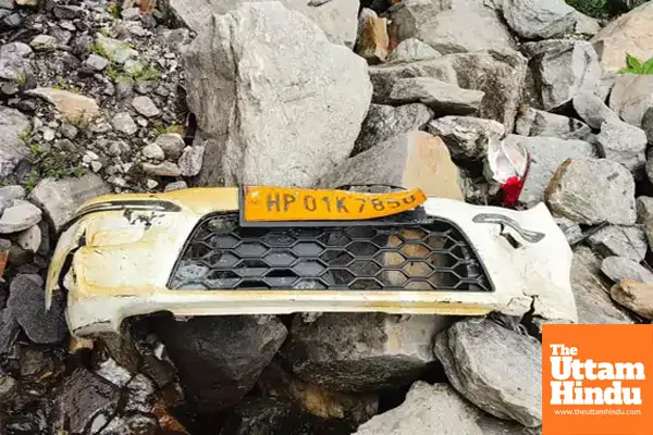 Rohtang Tunnel Horror: Alto Car Falls into 200-Meter Deep Ditch, 4 Killed Rohtang Tunnel Horror: Alto Car Falls into 200-Meter Deep Ditch, 4 Killed