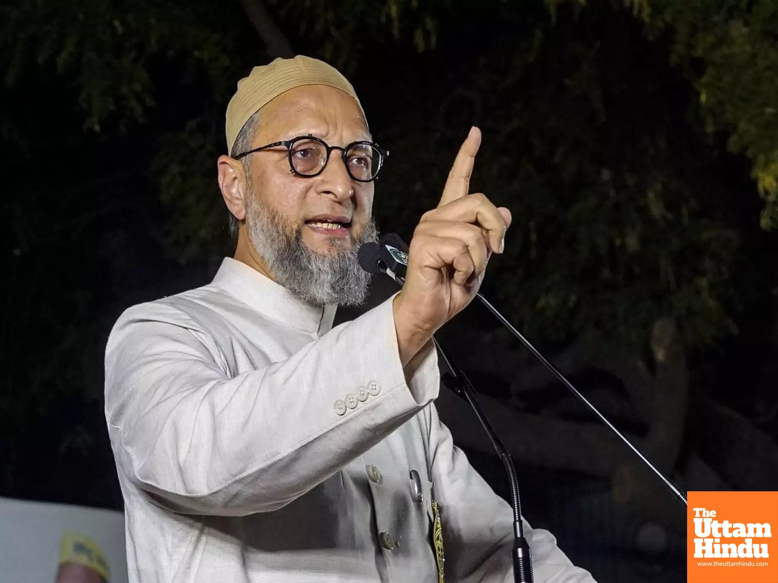 Uproar Over Voter List Ahead of Bihar Assembly Elections, Owaisi Questions Election Commission’s Process Uproar Over Voter List Ahead of Bihar Assembly Elections, Owaisi Questions Election Commission’s Process