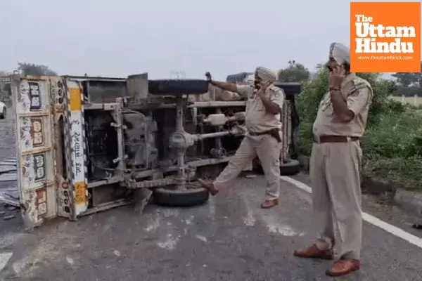 Deadly Accident in Jalandhar: Pickup Truck Overturns, Tiles Fall on Passengers — 3 Crushed to Death Deadly Accident in Jalandhar: Pickup Truck Overturns, Tiles Fall on Passengers — 3 Crushed to Death