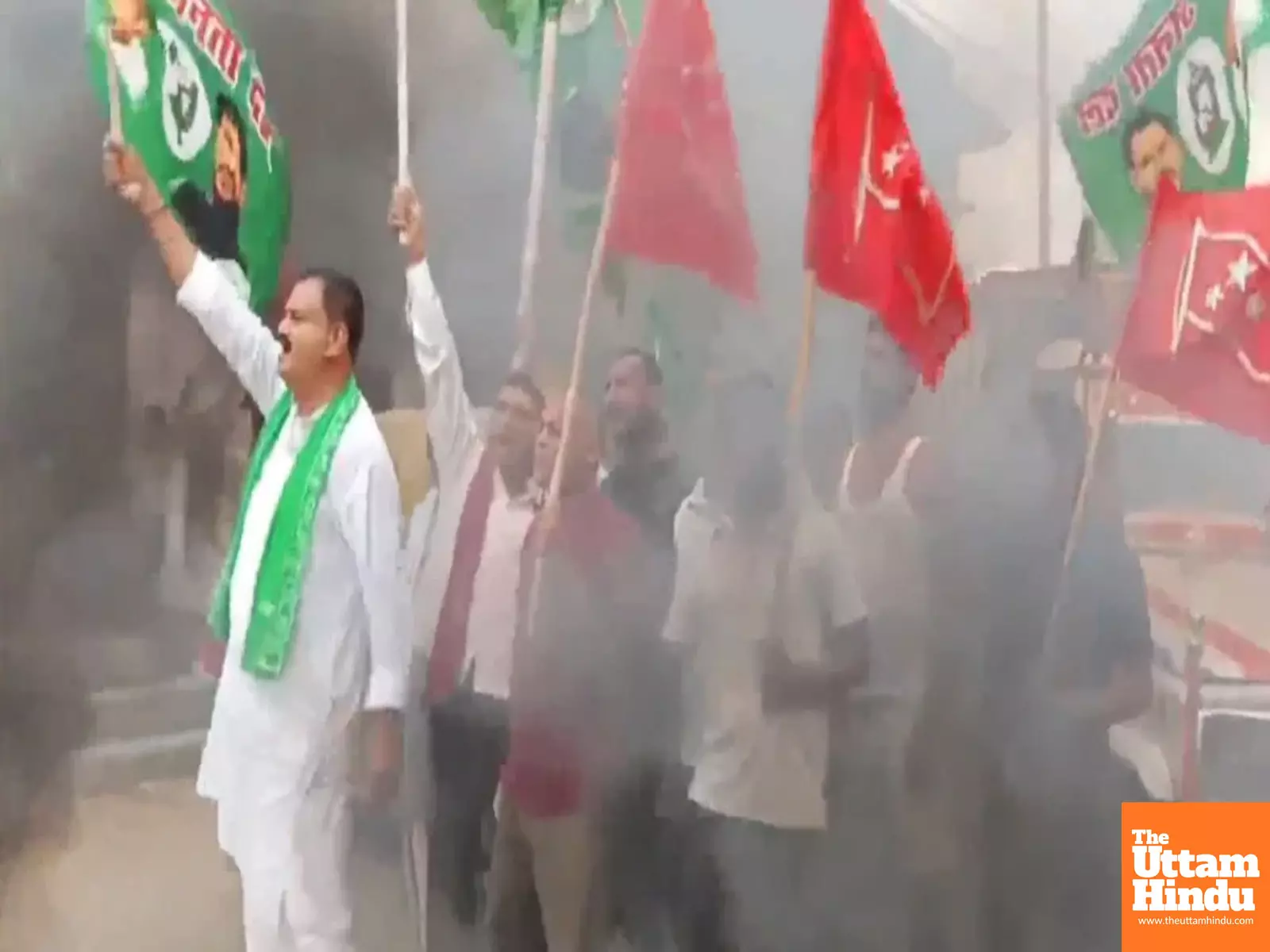 Trains Halted, Roads Blocked: Rahul Gandhi Joins Mahagathbandhan’s Jehanabad-Darbhanga Chakka Jam Trains Halted, Roads Blocked: Rahul Gandhi Joins Mahagathbandhan’s Jehanabad-Darbhanga Chakka Jam