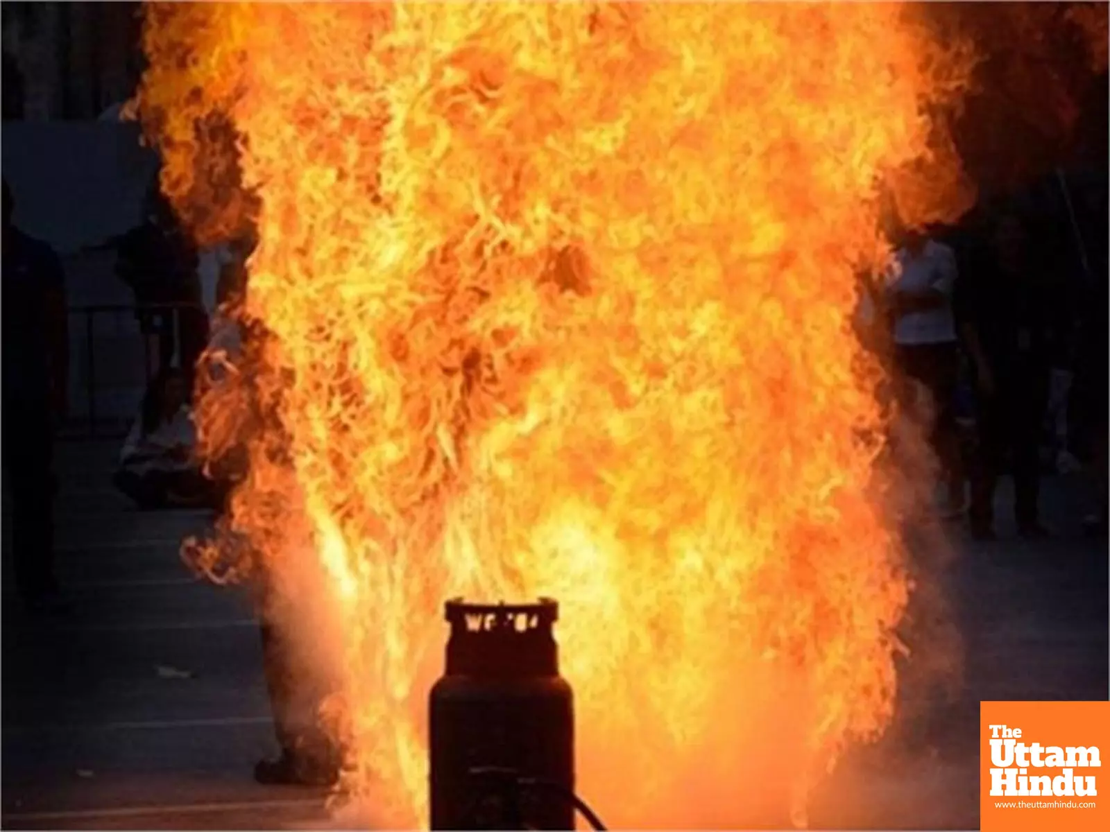 Cylinder Blast Sparks Blaze in 4-Storey Building; Over 100 Trapped for Hours Cylinder Blast Sparks Blaze in 4-Storey Building; Over 100 Trapped for Hours