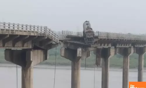 Tragedy in Gujarat: Mahisagar River Bridge Collapses, Vehicles Plunge; 2 Dead