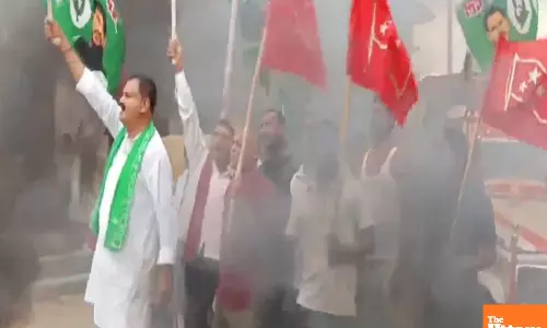 Trains Halted, Roads Blocked: Rahul Gandhi Joins Mahagathbandhan’s Jehanabad-Darbhanga Chakka Jam