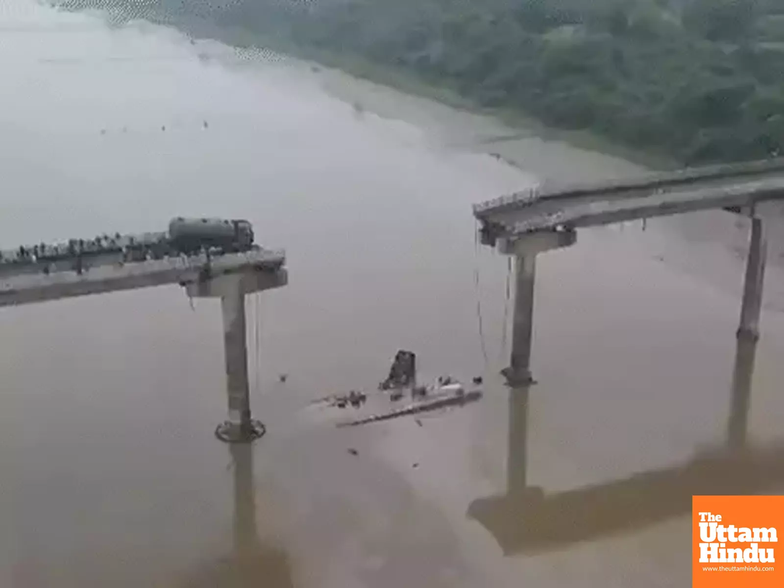 Gujarat Bridge Collapse: 15 Dead, 4 Missing as Rescue Operations Continue Gujarat Bridge Collapse: 15 Dead, 4 Missing as Rescue Operations Continue