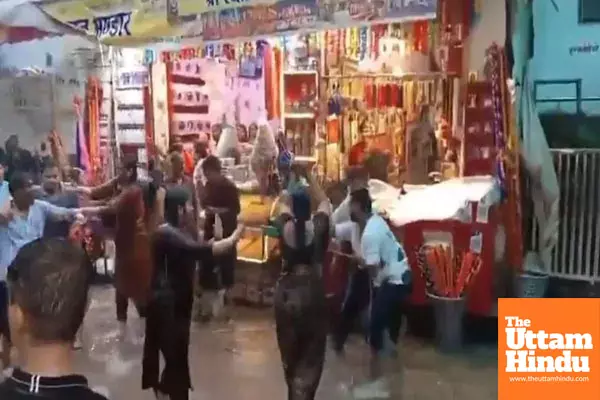 Chaos in Khatushyamji: Violent Brawl Erupts, Women Scream as Heads Are Broken, Watch Video Chaos in Khatushyamji: Violent Brawl Erupts, Women Scream as Heads Are Broken, Watch Video