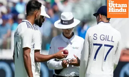 Ball Change Controversy Erupts During Lords Test; Shubman Gill Snatches Ball from Umpire