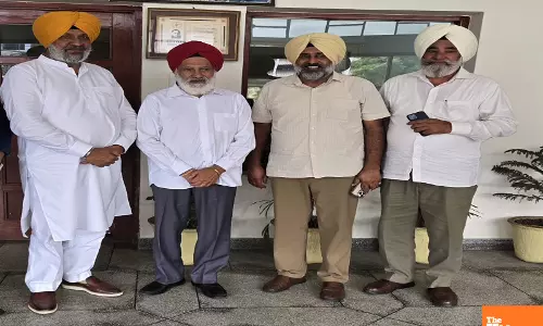 MLA Pargat Singh Meets Former Punjab Congress President Shamsher Singh Dullo, Inquires About Health and Discusses Political Developments