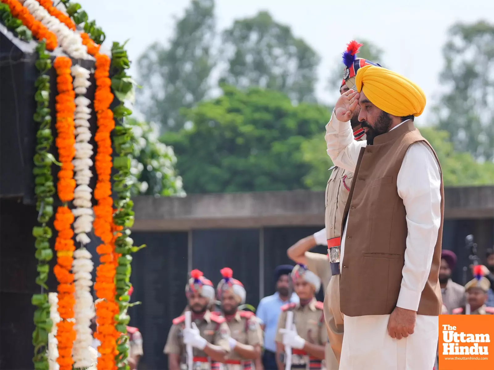 CM Bhagwant Mann pays tribute to Martyrs On Kargil Vijay Diwas CM Bhagwant Mann pays tribute to Martyrs On Kargil Vijay Diwas