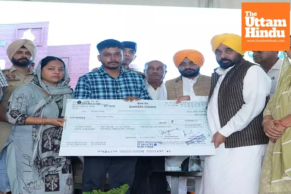 CM Bhagwant Mann Hands Over ₹1 Crore to Family of Martyred ASI Dhanwant Singh, Reaffirms Support for Soldiers Families