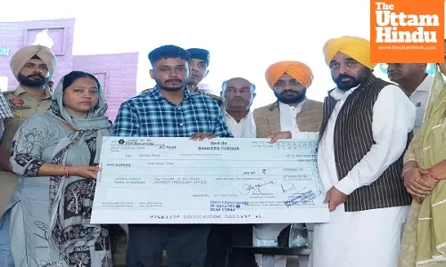 CM Bhagwant Mann Hands Over ₹1 Crore to Family of Martyred ASI Dhanwant Singh, Reaffirms Support for Soldiers Families