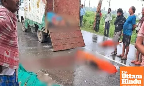 High-Speed Tanker Rams Auto, Kills 8, Injures 4 on Way to Ganga Bath