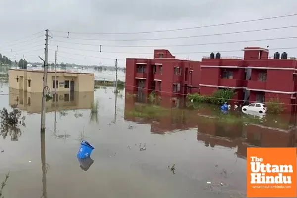 Punjab: School Opens Despite Holiday Notice, Now 400 Students Trapped in Flooded School Punjab: School Opens Despite Holiday Notice, Now 400 Students Trapped in Flooded School