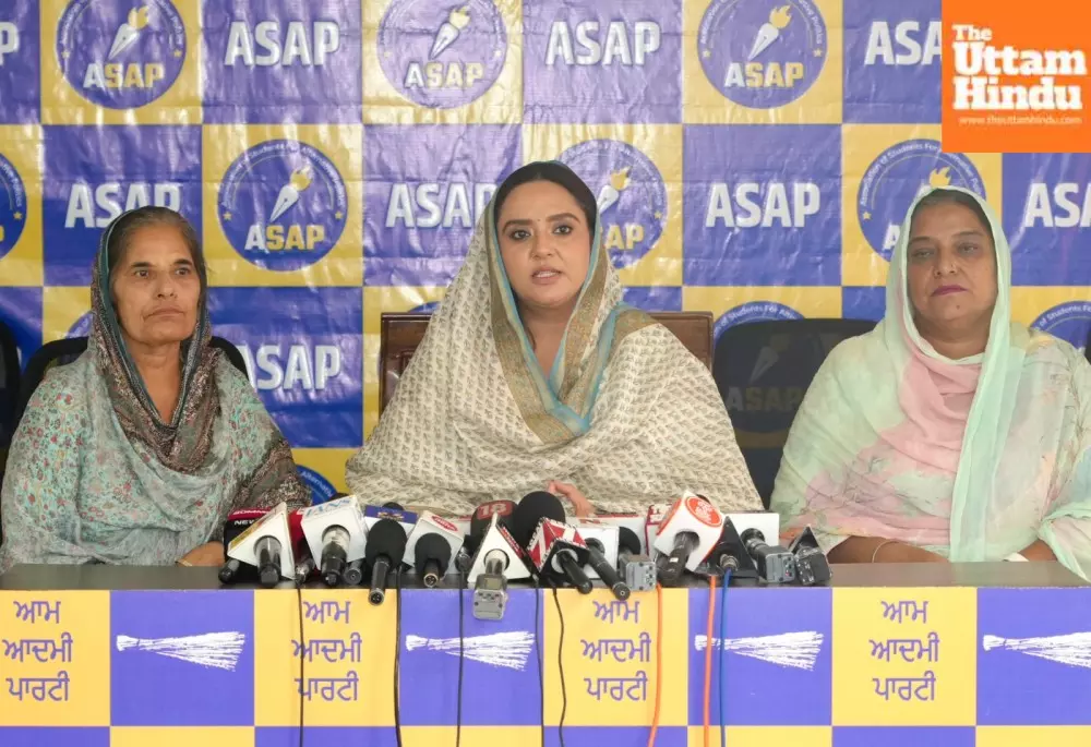 AAP Punjab Women Wing Providing Food, Personal Hygiene Essentials and Medical Assistance to Women in Flood Affected Areas AAP Punjab Women Wing Providing Food, Personal Hygiene Essentials and Medical Assistance to Women in Flood Affected Areas