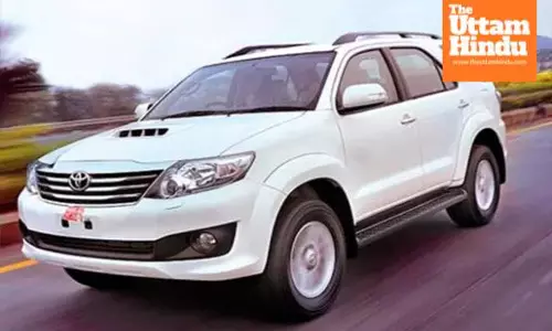 Fortuner Robbery During Test Drive; Employee Injured After Being Pushed Out