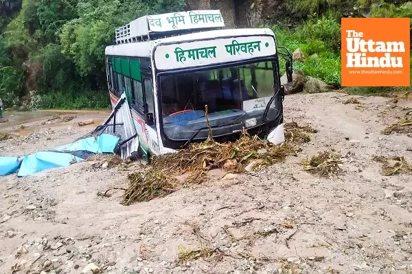 Cloudburst and Landslides Ravage Himachal: Roads Blocked, Homes Damaged, Orange Alert Issued Cloudburst and Landslides Ravage Himachal: Roads Blocked, Homes Damaged, Orange Alert Issued