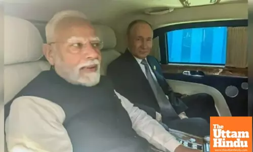 Isolated Pakistan PM Caught Alone, PM Modi and President Putin Travel Together for Bilateral Meeting