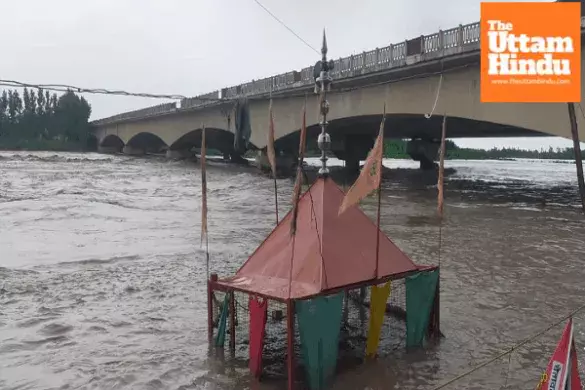 Yamuna in Spate: Water Enters Homes, Over 340 Flights Delayed in Delhi Yamuna in Spate: Water Enters Homes, Over 340 Flights Delayed in Delhi