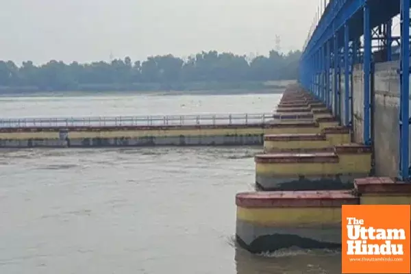Yamuna River Rises Dangerously in Delhi, Water Level Touches 207.48 Meters Yamuna River Rises Dangerously in Delhi, Water Level Touches 207.48 Meters