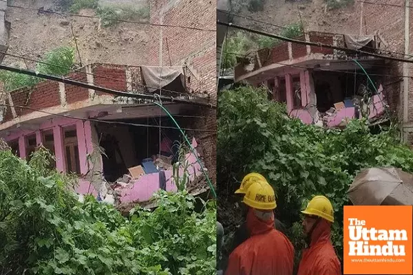 Landslide Horror in Himachal’s Kullu: 2 Houses Buried, 1 Dead, Several Still Trapped Landslide Horror in Himachal’s Kullu: 2 Houses Buried, 1 Dead, Several Still Trapped