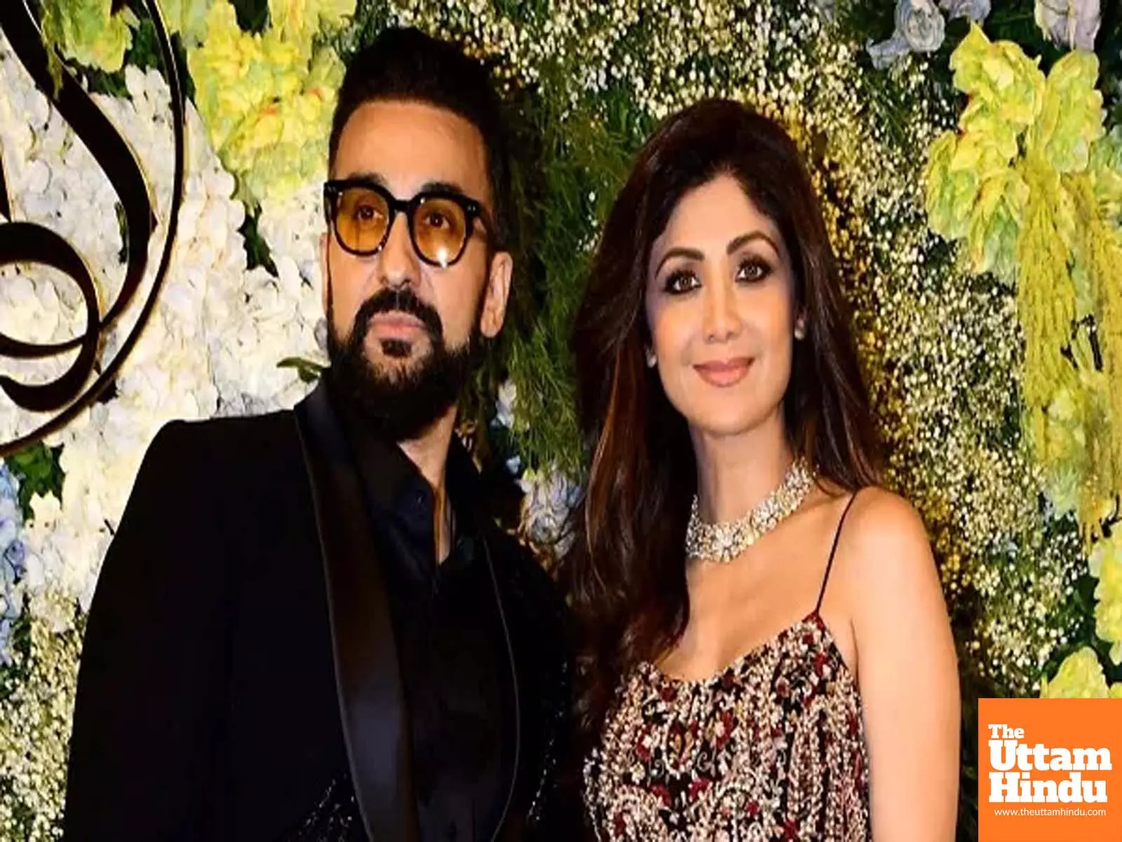 Bollywood Star Couple in Trouble: Mumbai Police Set to Issue Lookout Notice Bollywood Star Couple in Trouble: Mumbai Police Set to Issue Lookout Notice