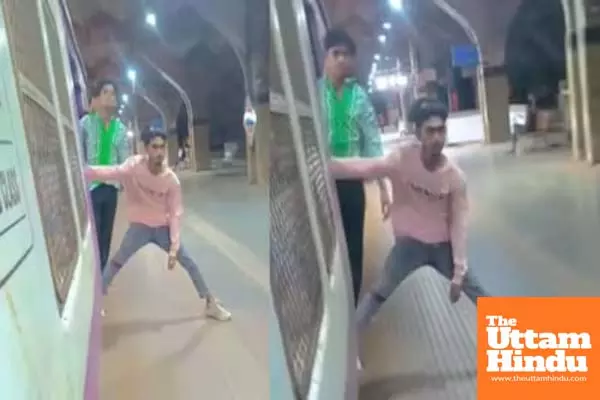 Death-Defying Stunt on Train: Boys Viral Video Sparks Outrage and Concerns Death-Defying Stunt on Train: Boys Viral Video Sparks Outrage and Concerns