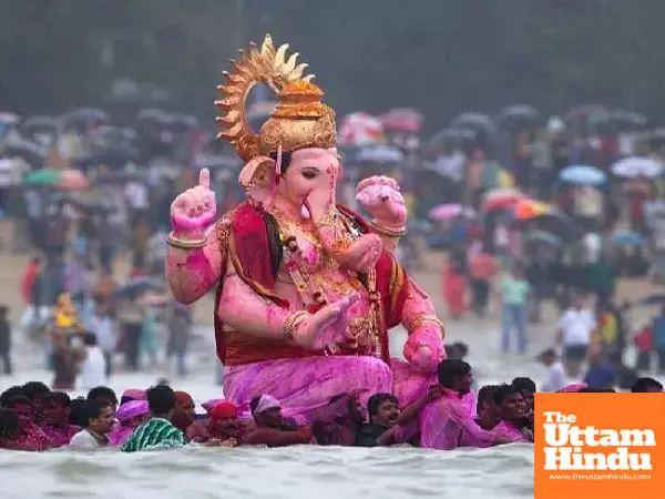 Tragedy During Ganpati Visarjan: 1 Dead, Several Injured in Electrocution Incident Tragedy During Ganpati Visarjan: 1 Dead, Several Injured in Electrocution Incident