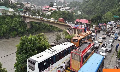 Chandigarh–Manali four-lane flyover part collapses, road sinks 6 inches, traffic halted