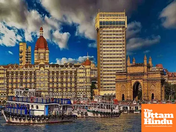 Mumbai on Alert: Police Investigate Bomb Threat, Increase Surveillance in Coastal Areas Mumbai on Alert: Police Investigate Bomb Threat, Increase Surveillance in Coastal Areas
