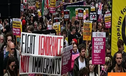 1 lakh people take to the streets in London, protest against illegal immigration