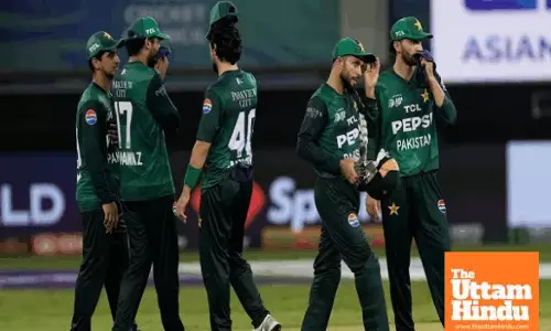 ICC warning forces Pakistan team to surrender, match to begin late