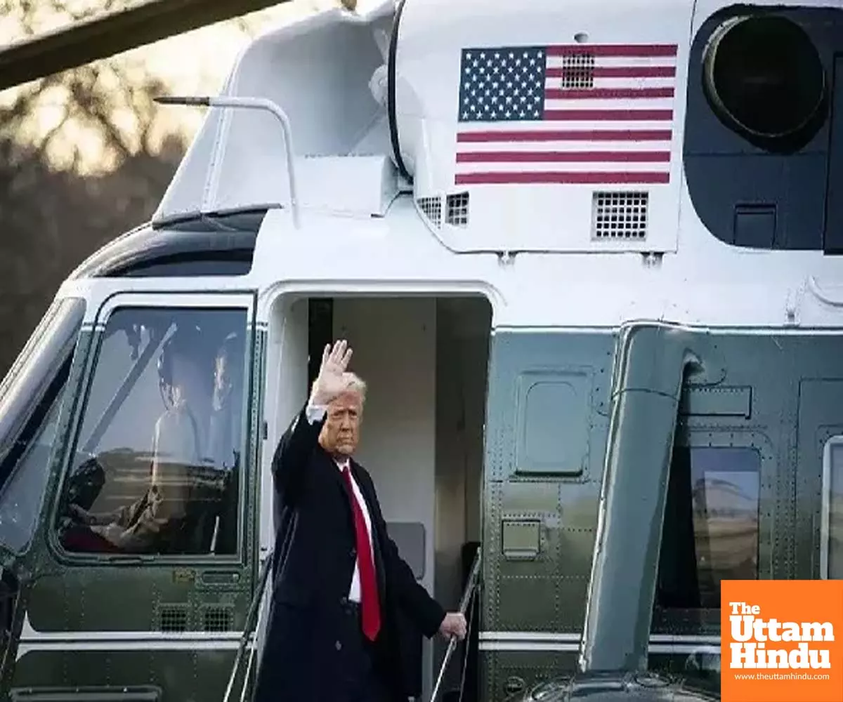 Trump’s helicopter makes emergency landing after technical snag on return from Britain