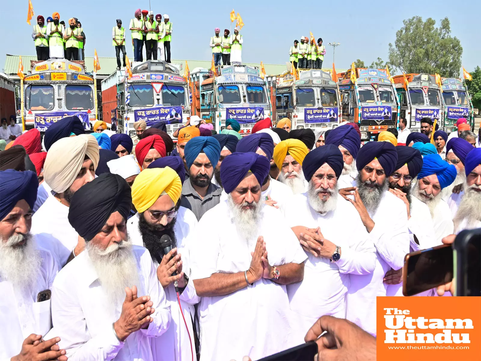 Sukhbir S Badal flags off 100 trucks of maize silage for distribution to Gurdaspur & Jalandhar Sukhbir S Badal flags off 100 trucks of maize silage for distribution to Gurdaspur & Jalandhar
