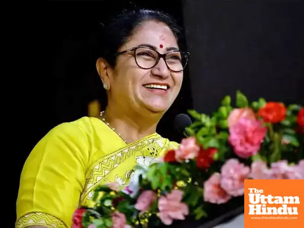 GST Reforms Bring Cheer to Delhi Markets: CM Rekha Gupta Welcomed with Flowers GST Reforms Bring Cheer to Delhi Markets: CM Rekha Gupta Welcomed with Flowers